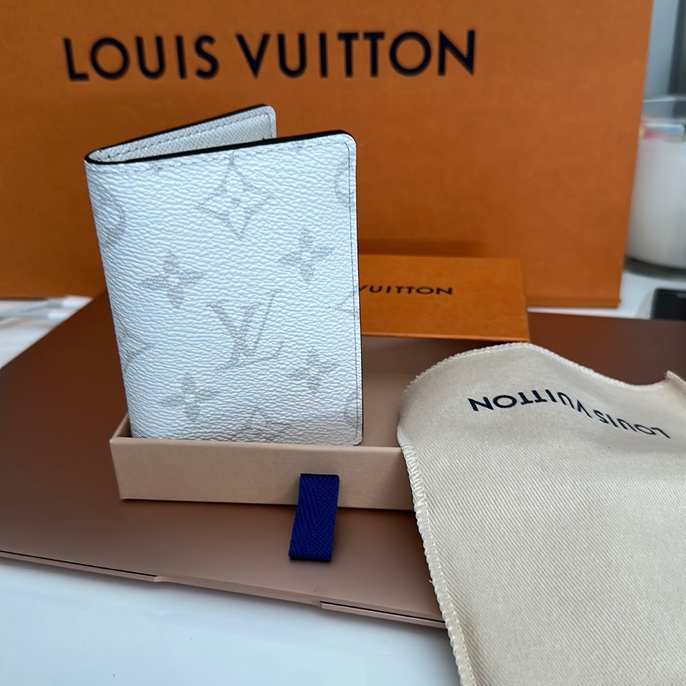 Men’s Arctic White Pocket Organizer Wallet